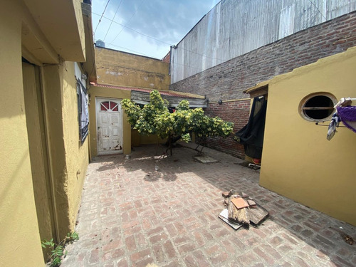 Casa En Una Sola Planta A Metros De Acceso Oeste.