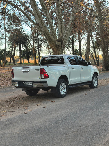Toyota Hilux 3.0 Cd Srv Cuero Tdi 4x4 5at - A4
