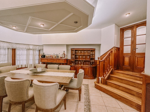 Imagen 5 de 26 de Espectacular Casa De Categoría En Lo Mejor De Adrogué Con Parque