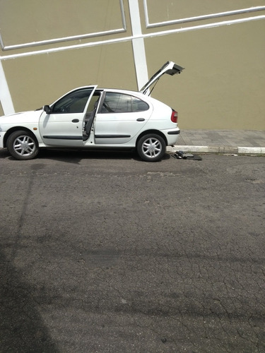 Imagem 3 de 13 de Renault Megane 1.6 Rt 5p 110 Hp 2000