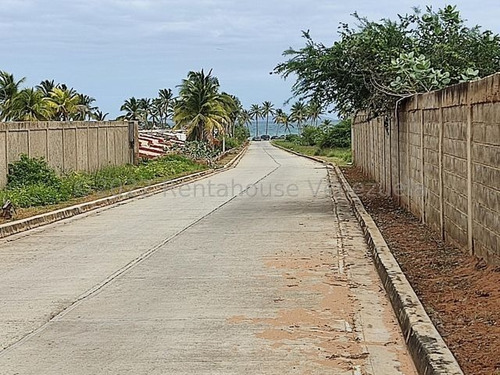 Imagen 3 de 5 de Venta Terreno Margarita. Pocos Metros De Playa El Agua. Xiomara Manrique.
