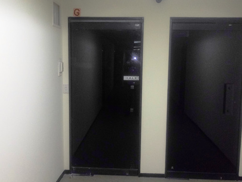 Imagen 7 de 9 de Vendo Oficina Ubicada En La Torre Lincoln , Sabana Grande, Caracas, Área 68 M2, 2 Cubículos, 2 Banos , Recepcion 3 Lineas Telefonicas, Internet , 4 Ascensores , Sistema Aire Acondicionado Central.