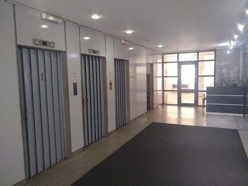 Imagen 19 de 21 de Oficina En Tribunales. Apto Vivienda