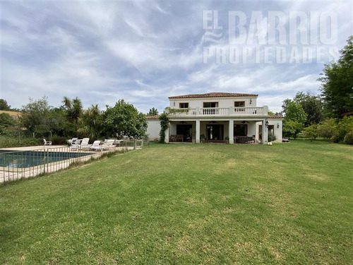 Casa En Venta En Las Brisas De Chicureo