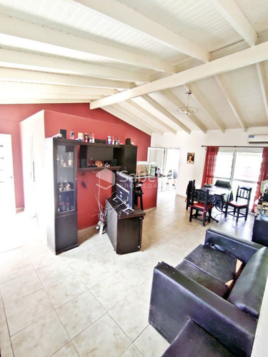 Imagen 6 de 13 de Venta De Casa 2 Dormitorios En Parque Sicardi, La Plata.