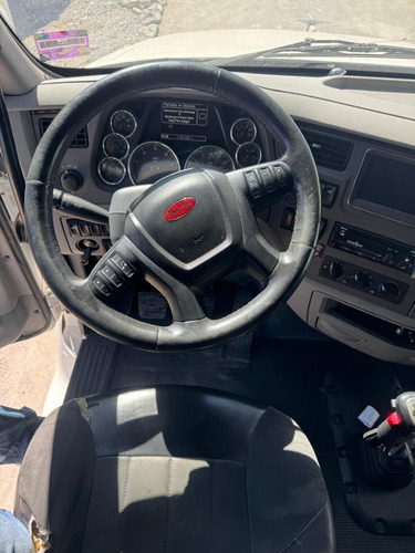 Peterbilt 587 2016