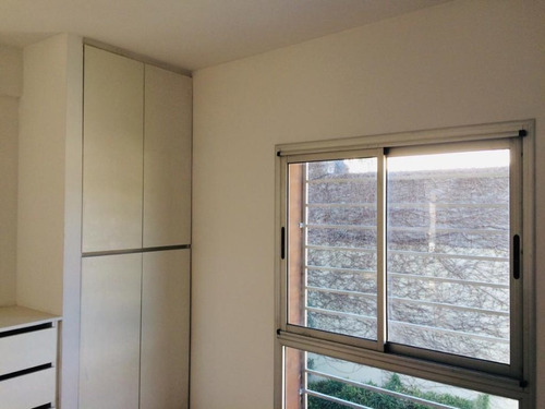 Imagen 8 de 13 de Departamento De 2 Ambientes Con Balcon Al Frente En Venta - Moron Norte