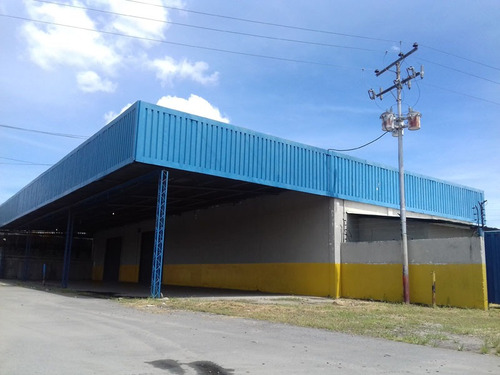 Imagen 2 de 12 de Venta De Galpón Con Extenso Terreno 425020