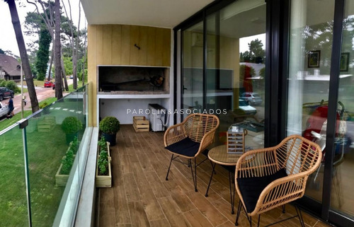 Apartamento En Venta Playa Mansa 3 Dormitorios- Ref: 1751