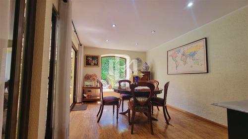 Casa En Venta De 4 Dorm. En La Reina