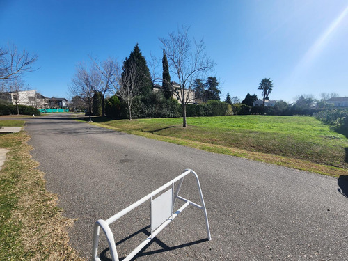 Venta Terreno En Barrio Los Jazmines Pilar Del Este