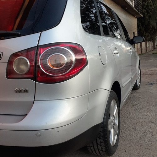 Imagen 3 de 21 de Volkswagen Suran 2010 1.9 Sdi Highline Cuero 90e