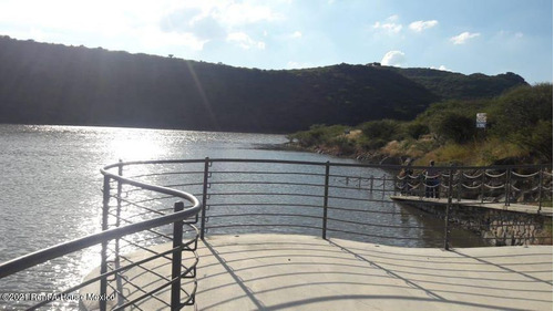 Terreno Uso De Suelo Habitacional Y Comercial Cañadas Del Lago 