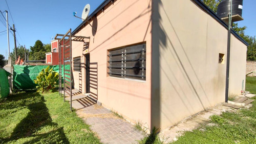 Casa En Venta - 2 Dormitorios 1 Baño - 50mts2 - Villa Elisa, La Plata