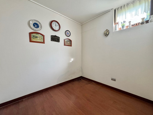 En Primer Piso, Con Jardín Y Vista A Verde Con Conectividad