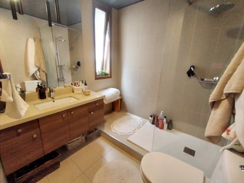 Venta, Excelente Depto A Pasos De Manquehue 4d / 4b
