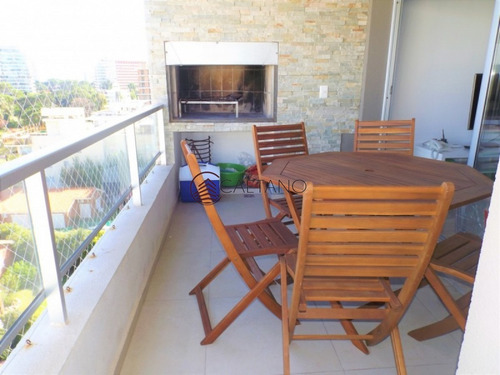Apartamento De Dos Dormitorios Con Vista!- Ref: 2239