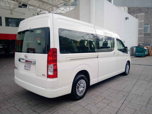 Imagen 6 de 13 de Toyota Hiace 2021 4p L6/3.5 Man 12/pas