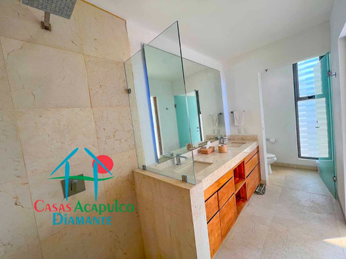 Cad La Joya Residencial 4. Terraza, Vista A La Bahía De Puerto Marqués