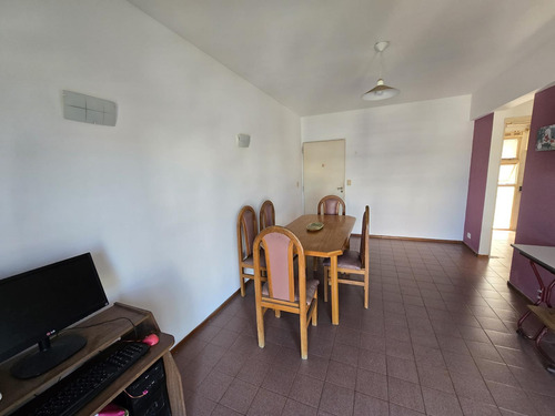Departamento Venta De Tres Ambientes Con Balcón Al Frente - Apto Crédito