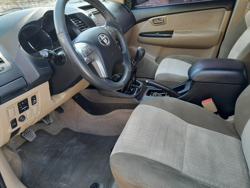 Imagen 9 de 14 de Toyota Sw4 2014 3.0 Srv 171cv 4x4