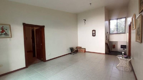 Josefina Toledo: Casa En Venta En Altos De Guataparo, 792m², Bellas Y Amplias Áreas Verdes, Planta 100% , Alta Seguridad, 269250