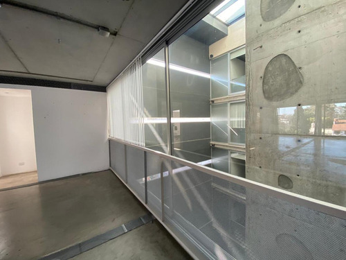Oficina En Venta Con Renta En Saavedra - Semipiso - Dos Cocheras Mas Baulera Doble