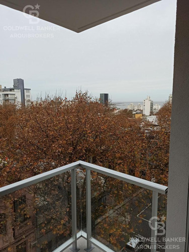 Apartamento De 2 Dormitorios En Alquiler En Centro