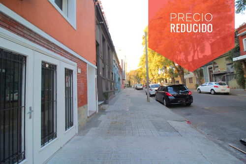 Oportunidad !! Cordón Sur, Sobre Calle Guaná. Padrón Único, 105 M2, Garage Amplio. 2 Dormitorios, 1 Baño.