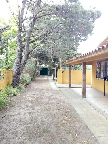 Imagen 1 de 14 de Vendo Dos Casas En Amplio Lote A Metros De La Playa