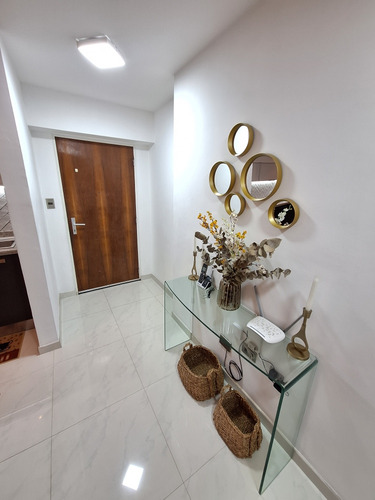 Alquilo Exclusivo Y Remodelado Apto. Colinas De Bello Monte.centro Polo. Puesto Techado, Amoblado, Excelente Residencia