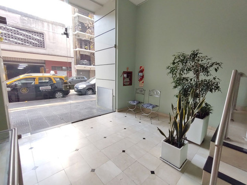 Semipiso 3 Amb. Excelente Ubicacion, Con Balcon Al Cfte.!!