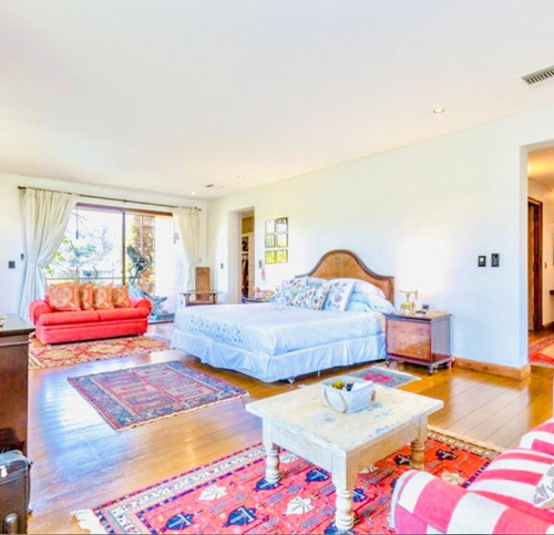 Lujoso Penthouse En Sector Exclusivo De San Damián.