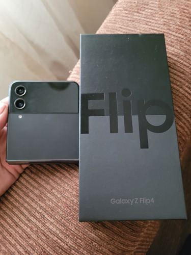 Samsung Galaxy Flip 4