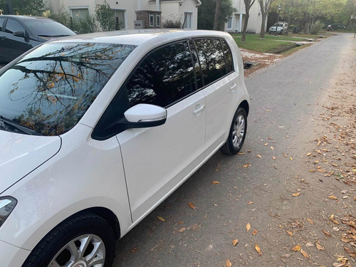Volkswagen Up! 2016 1.0 High Up! 75cv I-motion 5 P