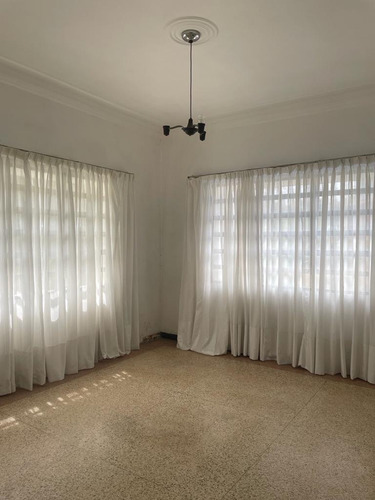 Casa En Alquiler 520 M2 - Urb. Los Palos Grandes