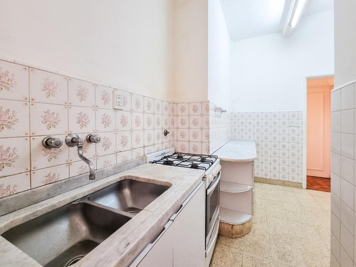 Departamento 4 Ambientes En Barrio Norte. 2 Baños Y Toilette. Contrafrente