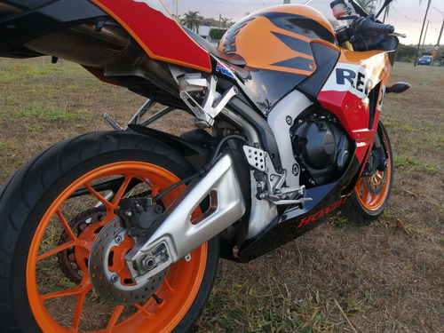 Imagem 1 de 6 de Honda Cbr 600rr Repsol