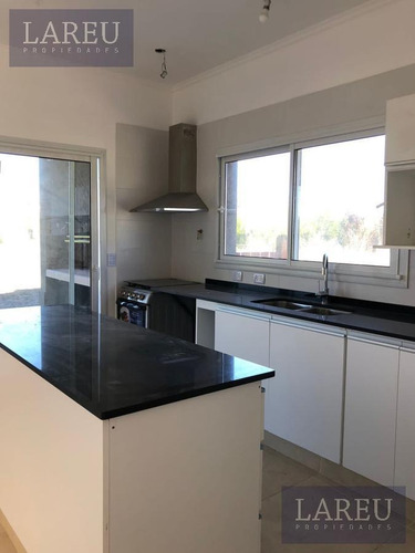 Imagen 5 de 19 de Casa En Venta - Barrio El Cantón, Islas