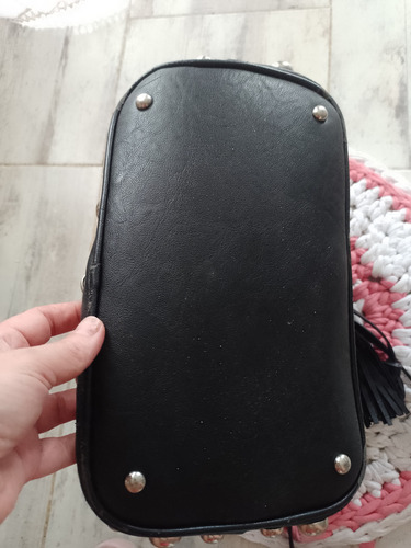 Cartera Grande Tipo Bolso O Morral Negro Lisa Metal Negro (Usado)
