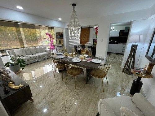 Las Esmeraldas !! En Venta Totalmente Amoblado, Equipado Y Actualizado Hace 3 Meses, 201 M2, 3 Hab., 4 Baños, 2 Pe. Impecable Conjunto Residencial, Piscina, Parrillera, Cancha Tenis, Gimnasio.