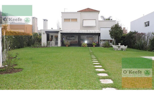 Imagen 2 de 18 de Casa En Venta De Cinco Ambientes Apto Crédito En Lote Central