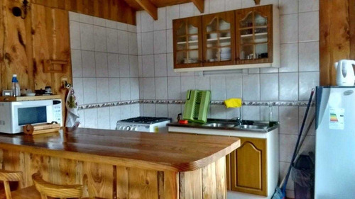 Casa / Hostal En Calle Arauco, Pucón Centro.-a Media Cua...