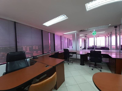 Imagen 7 de 16 de Yasmin Medina Alquila Oficina Torre Empresarial Barquisimeto