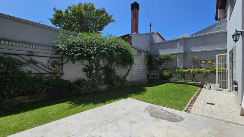 Venta - Chalet De Cinco Ambientes En Dos Plantas - Alberti 969 - Lomas De Stella Maris