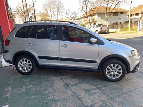 Imagen 5 de 13 de Volkswagen Suran Cros 1.6 Highline Nafta Y Gnc 2014