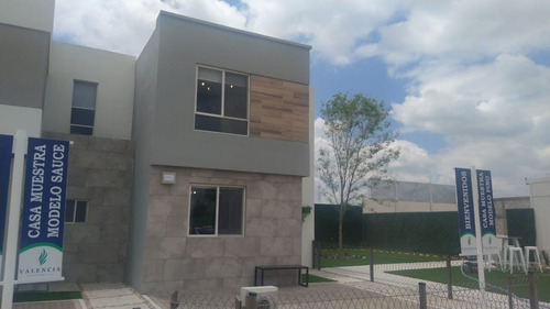 Venta De Casas En, Ciudad Maderas, 2 Recamaras, 1.5 Baños..