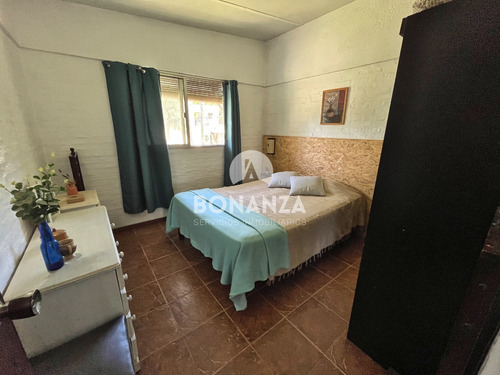 Casas En Venta En Playa Hermosa, Piriápolis. 2 Propiedades En Un Padrón. Cercada Perimetralmente.