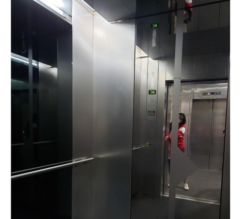 Prados Del Este Torre Humboldt Bella 110mts Amoblada Renovada Recepción Sala De Conferencia 5 Oficinas Staff Para 10 Personas Pisos De Porcelanato 2 Puestos Vigilancia Ascensores Nuevos
