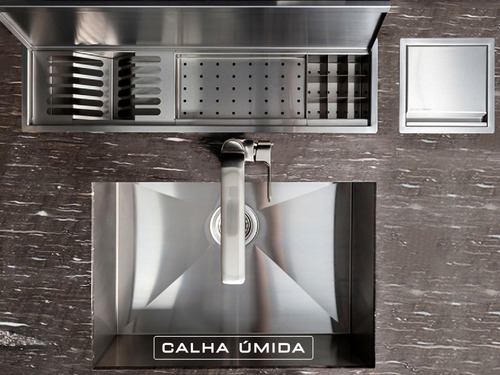 Imagem 3 de 7 de Lixeira Quadrada 4 Litros Com Tampa Inox